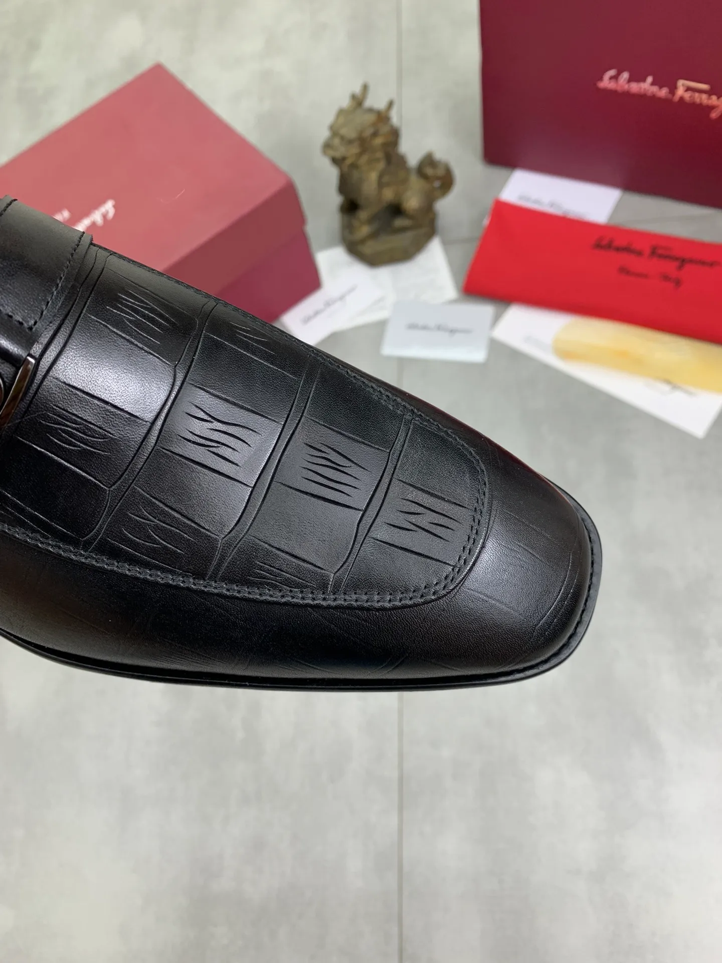 Men's Men's Shoes 💰P460💰[New Style] Water-dyed Niuli 🆘[Salvatore Ferragamo] Ferragamo's latest casual business leather shoes for men! Available at counters simultaneously! The fabric is made of specially imported original open-edge beaded calfskin, and the interior is made of imported water-dyed cowhide. It is absolutely luxurious and leads the fashion trend. Matching code: 38-45 (46 and 47 can be customized); black color optional